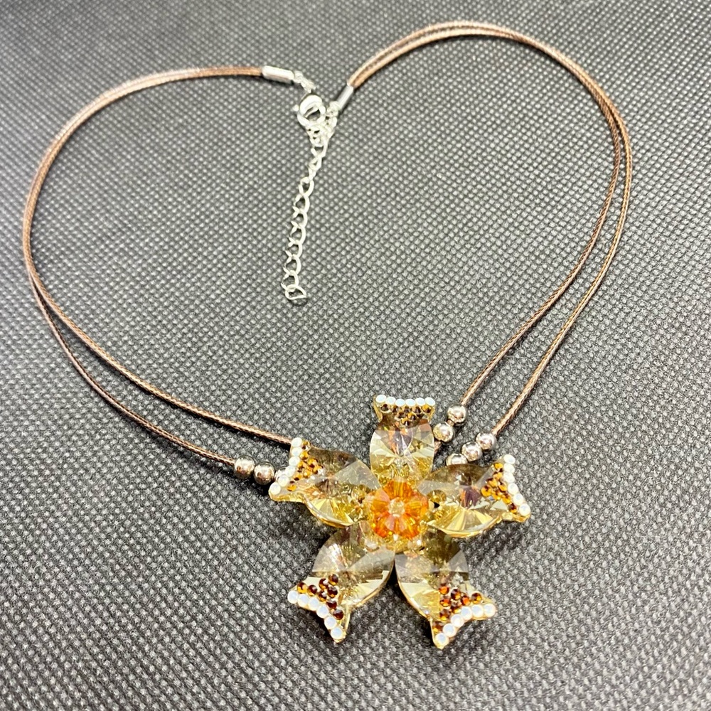 Stunning Crystal Flower Necklace